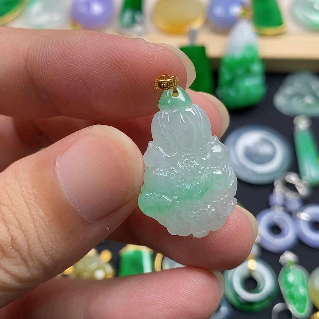 翡翠18K金镶嵌颈饰翡翠