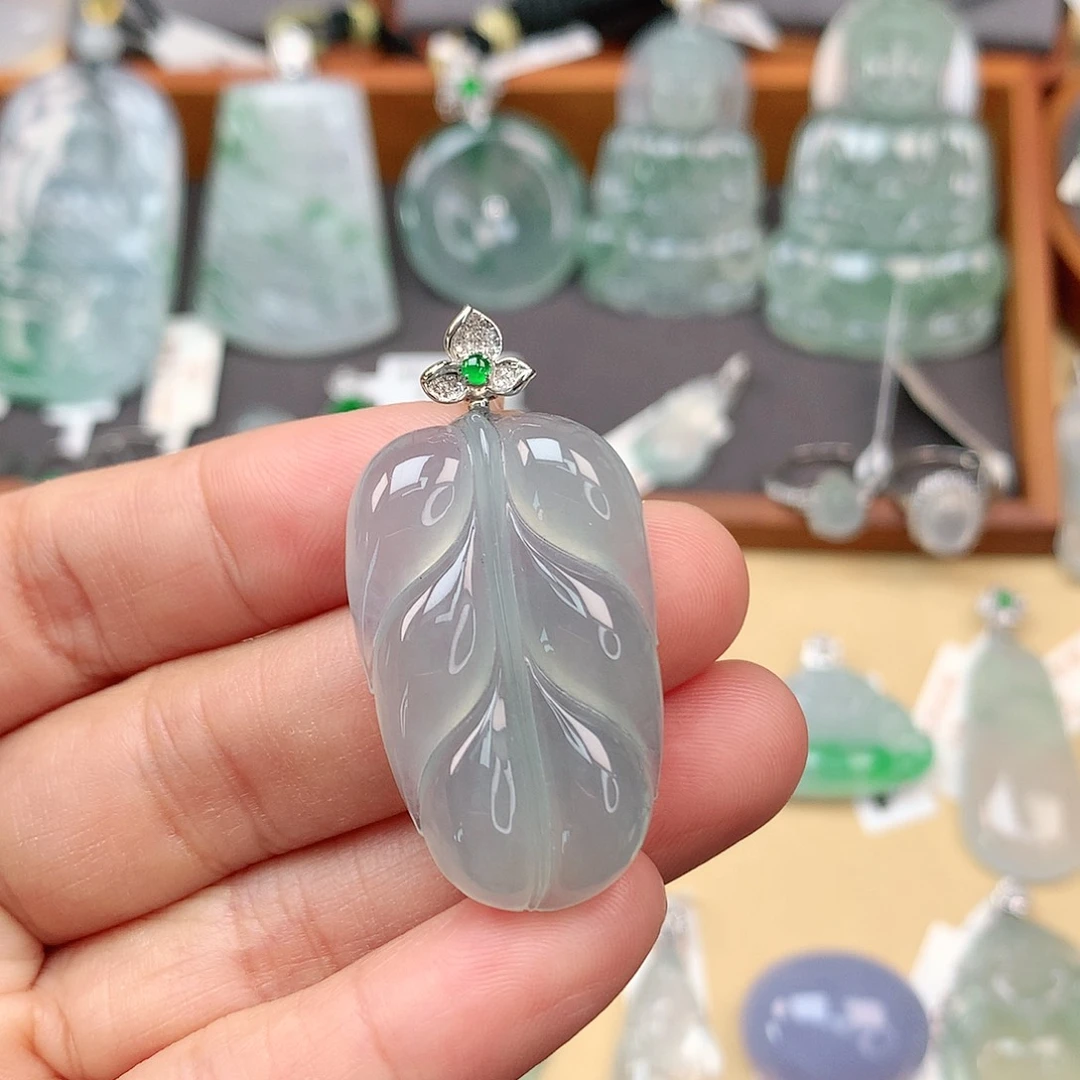 翡翠颈饰18K金镶嵌叶子