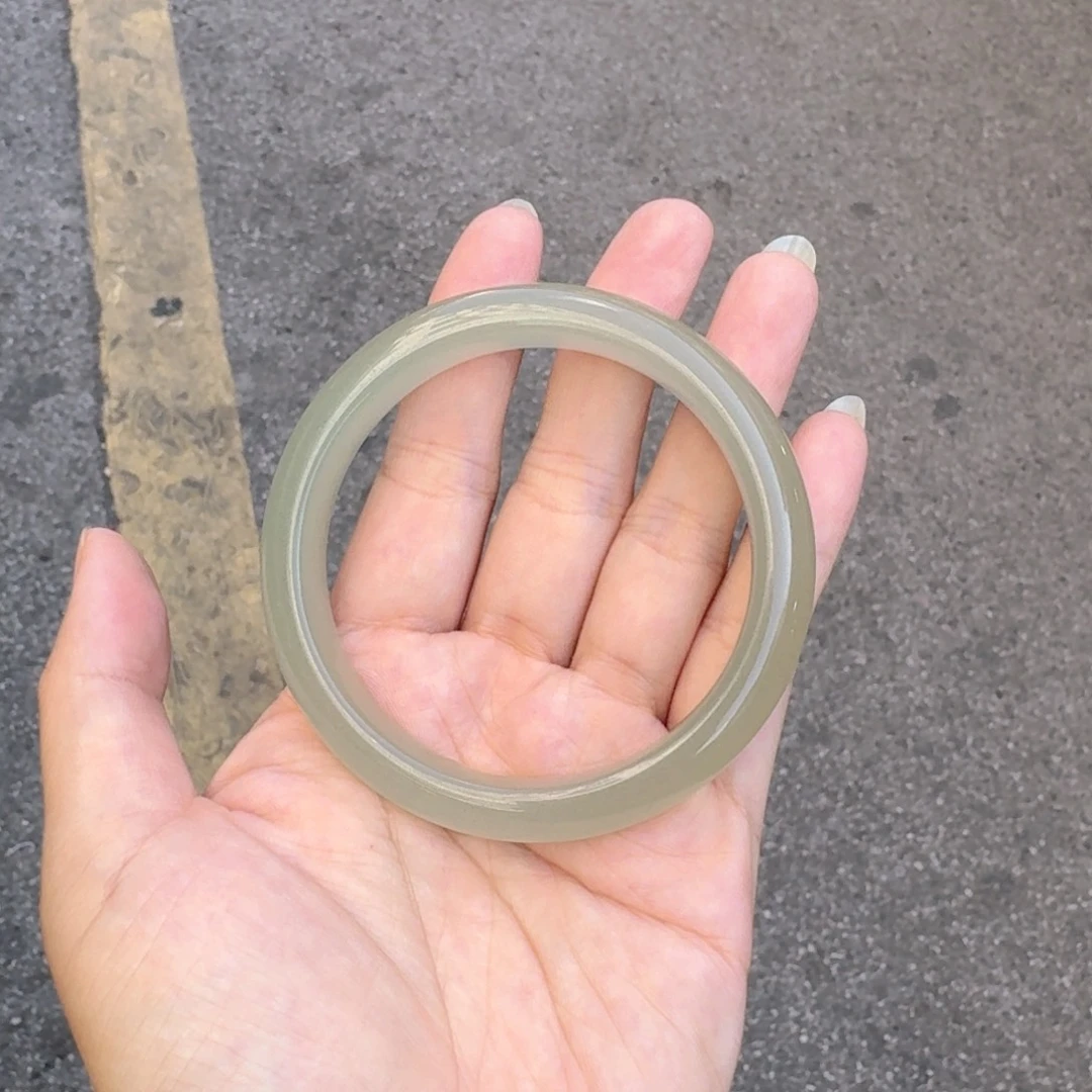 未镶嵌手镯石英质玉