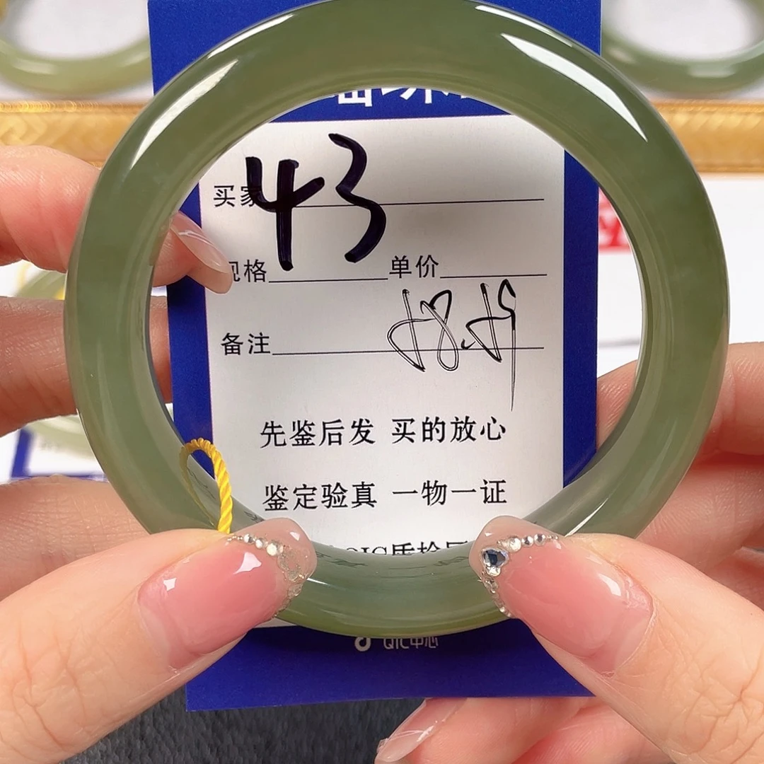 和田玉未镶嵌手镯