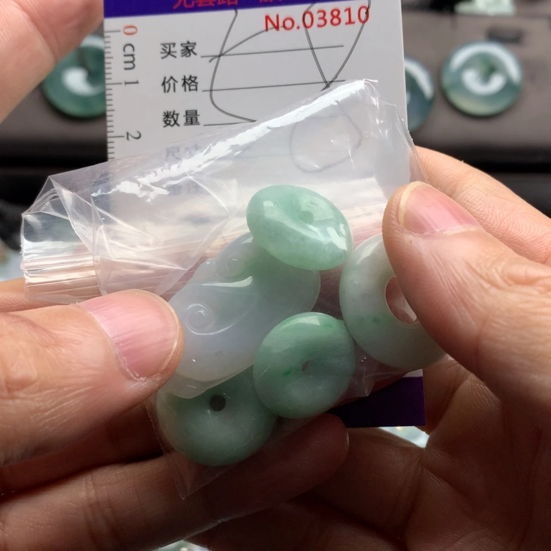 翡翠未镶嵌颈饰吊坠