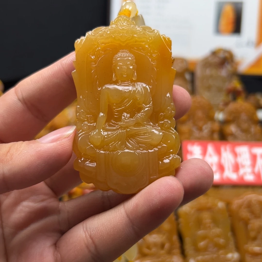 一***人未镶嵌石英质玉（黄龙玉）黄龙玉