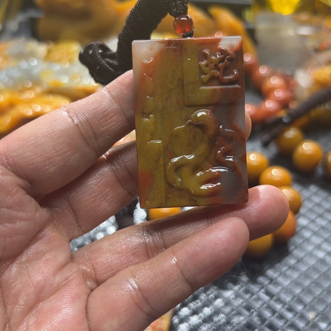 良***石英质玉未镶嵌颈饰