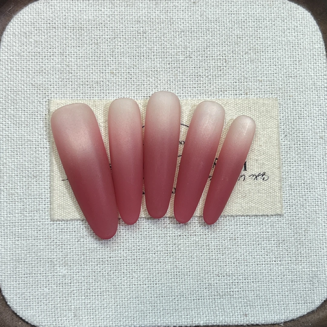 丝绒蛋糕| 渐变玻璃珠猫眼纯手工穿戴甲显白纯欲风美甲