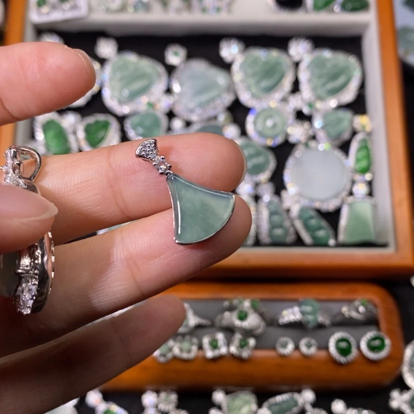 【闪购商品】翡翠颈饰未镶嵌天然