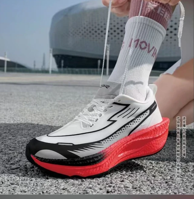 网面透气时尚碳板跑鞋