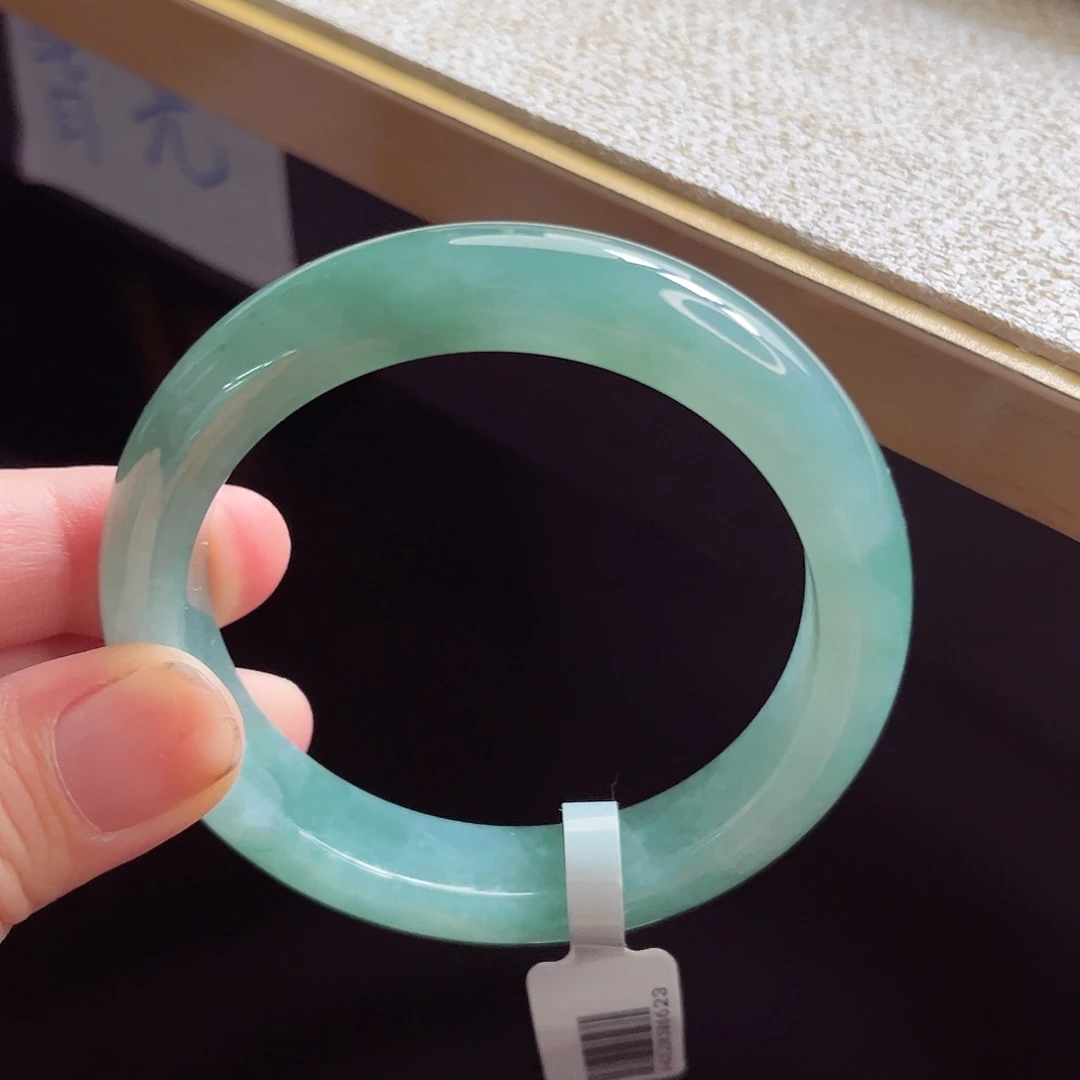 翡翠手镯未镶嵌手镯