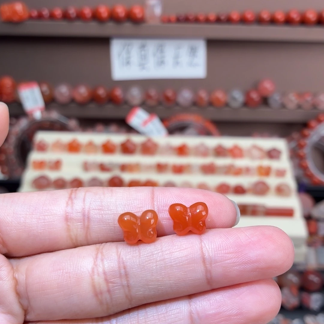 南红玛瑙未镶嵌川料蝴蝶一对