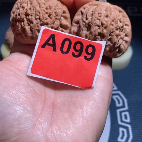 吊坠文玩核桃43血麒麟