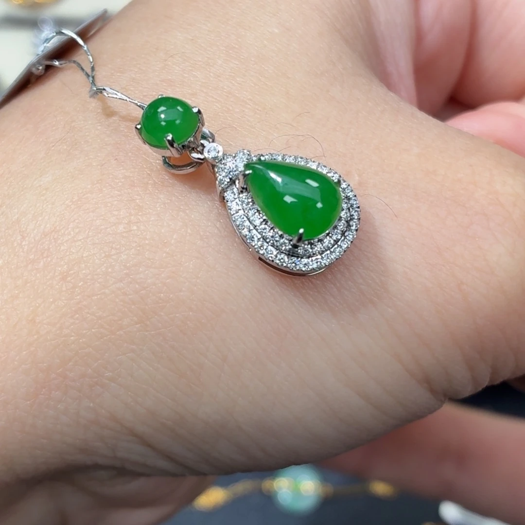 翡翠18K金镶嵌颈饰