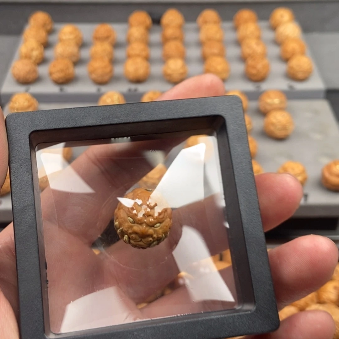 吊坠猴头核桃养**仔唐狮