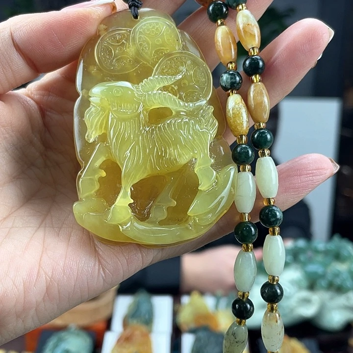 蛇纹石玉颈饰未镶嵌