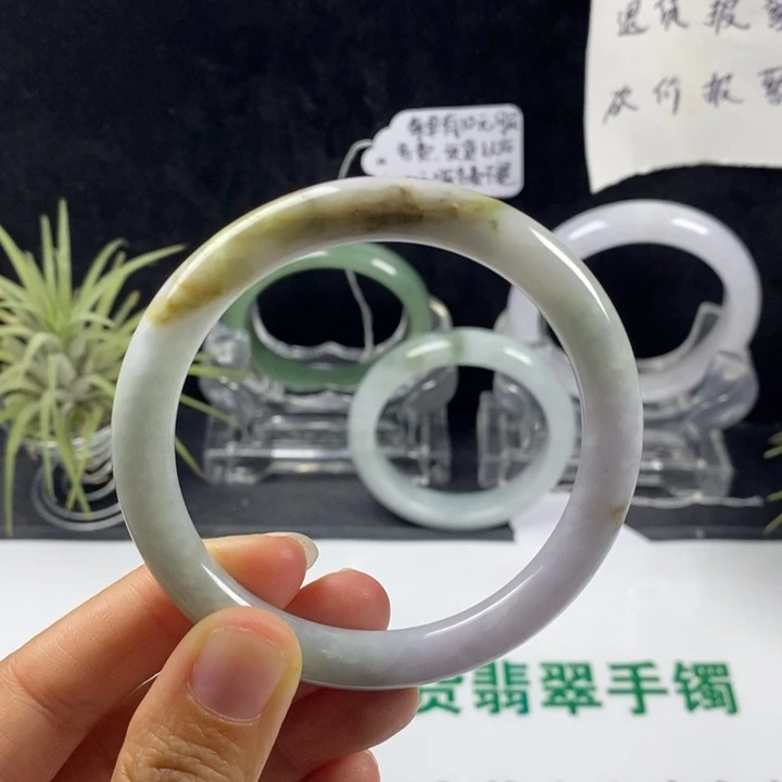 翡翠未镶嵌手镯10号。56.7圈