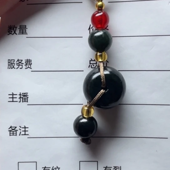杨***生和田玉未镶嵌颈饰