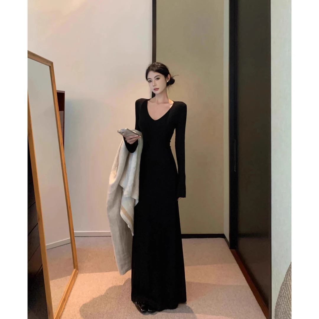 法式V领喇叭袖修身长裙女春季气质收腰显瘦长袖性感名媛连衣裙子