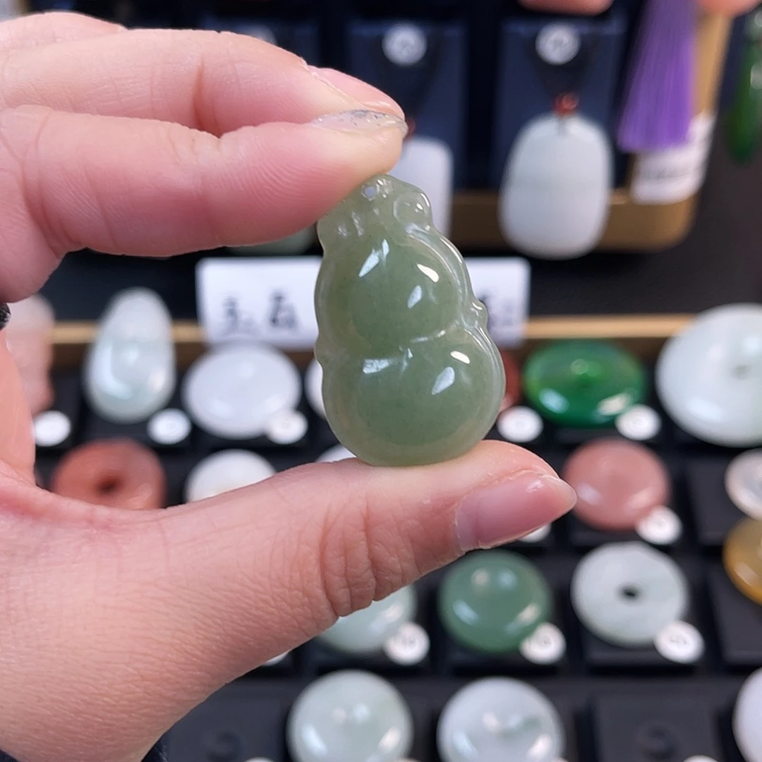 颈饰未镶嵌石英质玉C***头