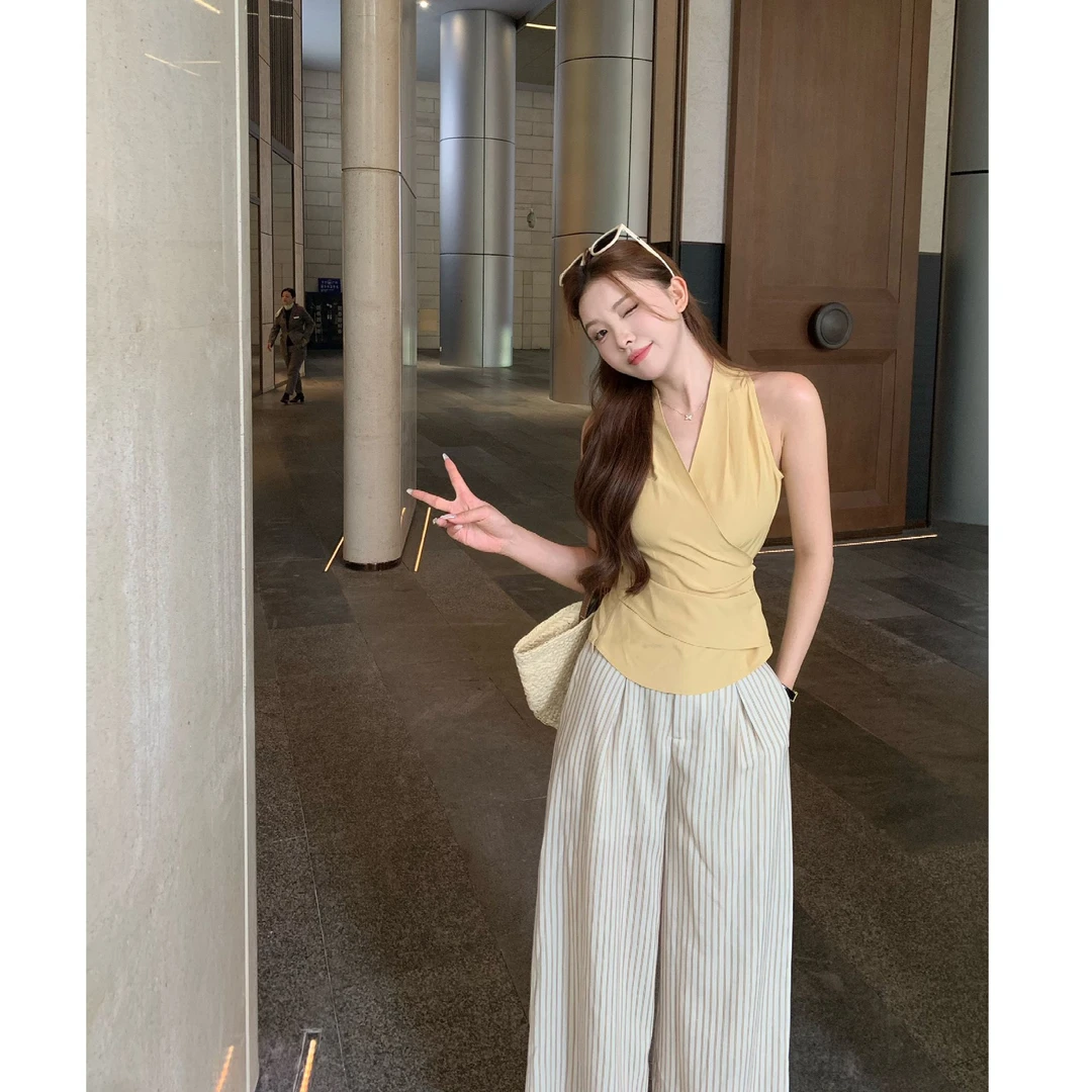 SZA【夏日拾光】夏季新款韩系气质简约挂脖V领背心设计上衣A-1933