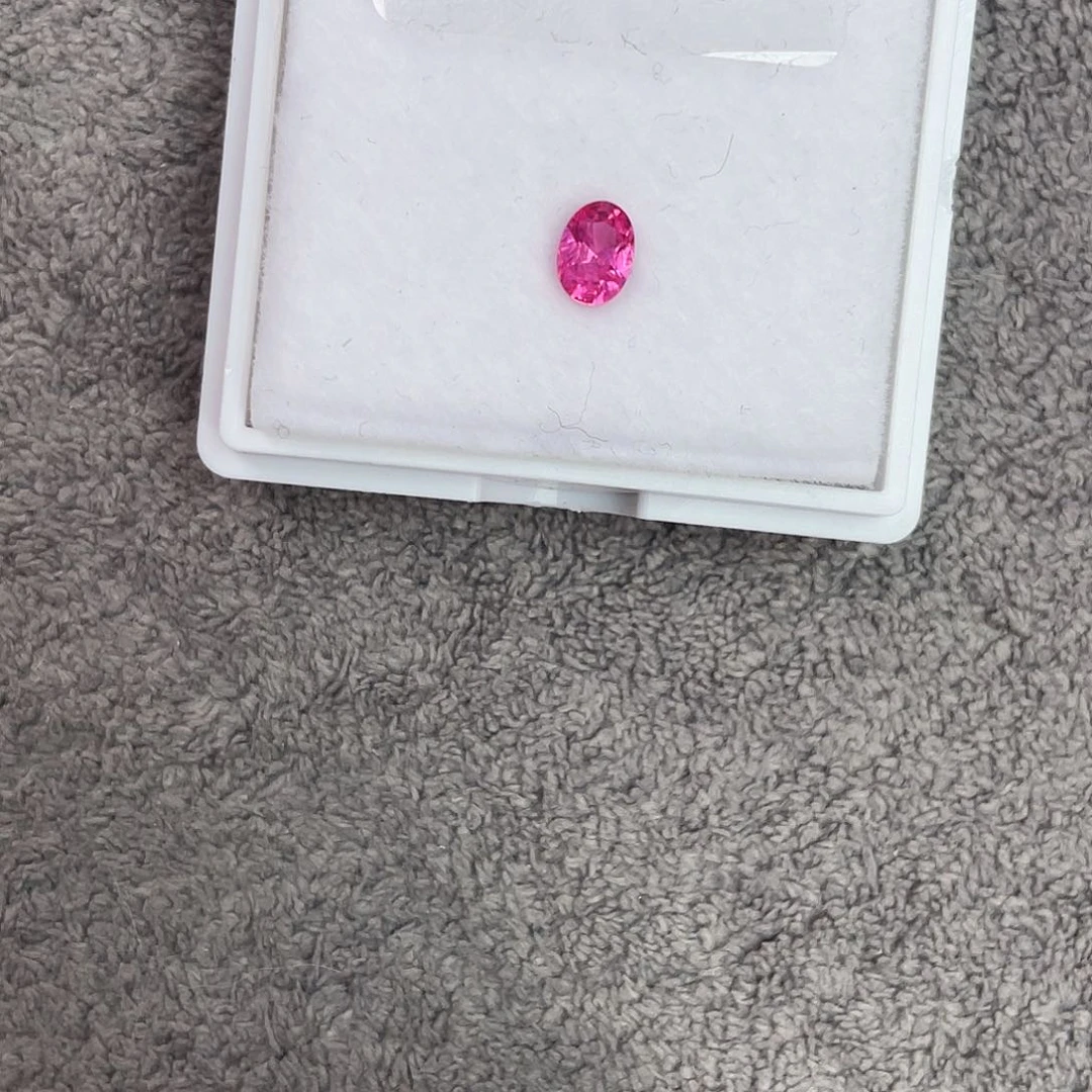 尖晶石裸石未镶嵌0.45Ct。