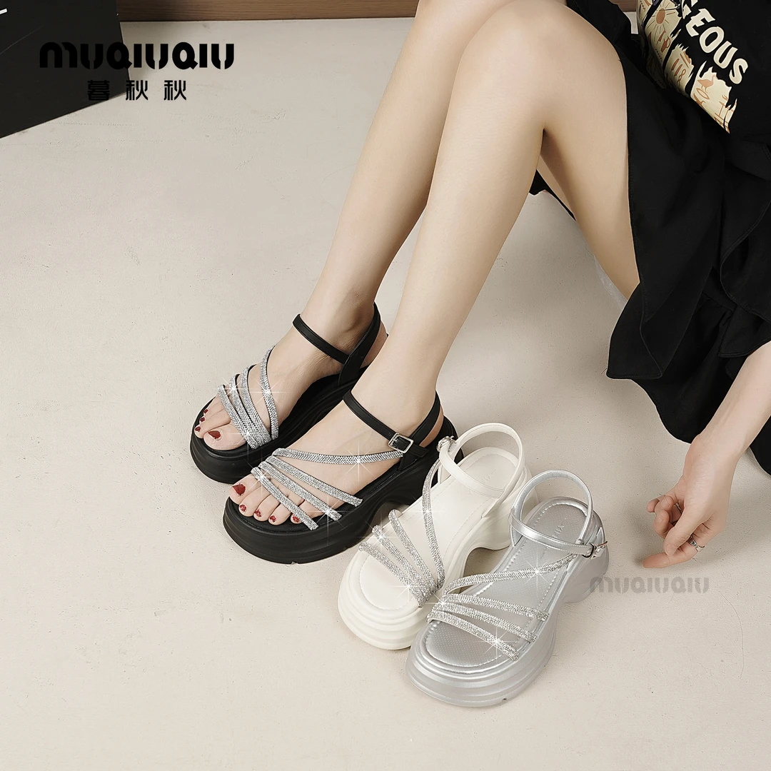 暮秋秋厚底水钻凉鞋女2025新款夏季外穿一字带仙女风露趾沙滩凉鞋