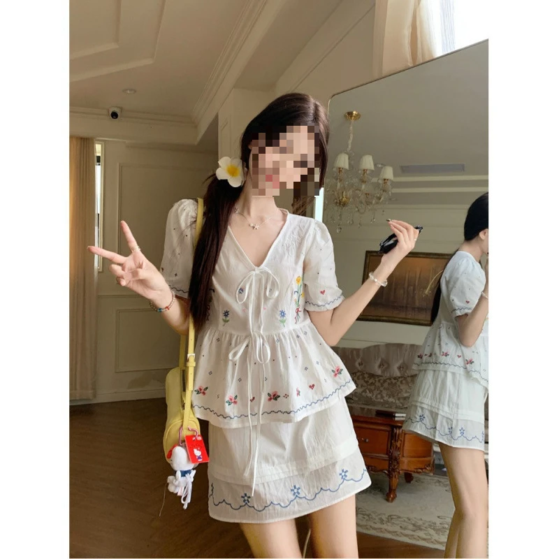 温柔甜妹风套装法式刺绣碎花V领衬衫上衣女夏季高腰半身裙两件套
