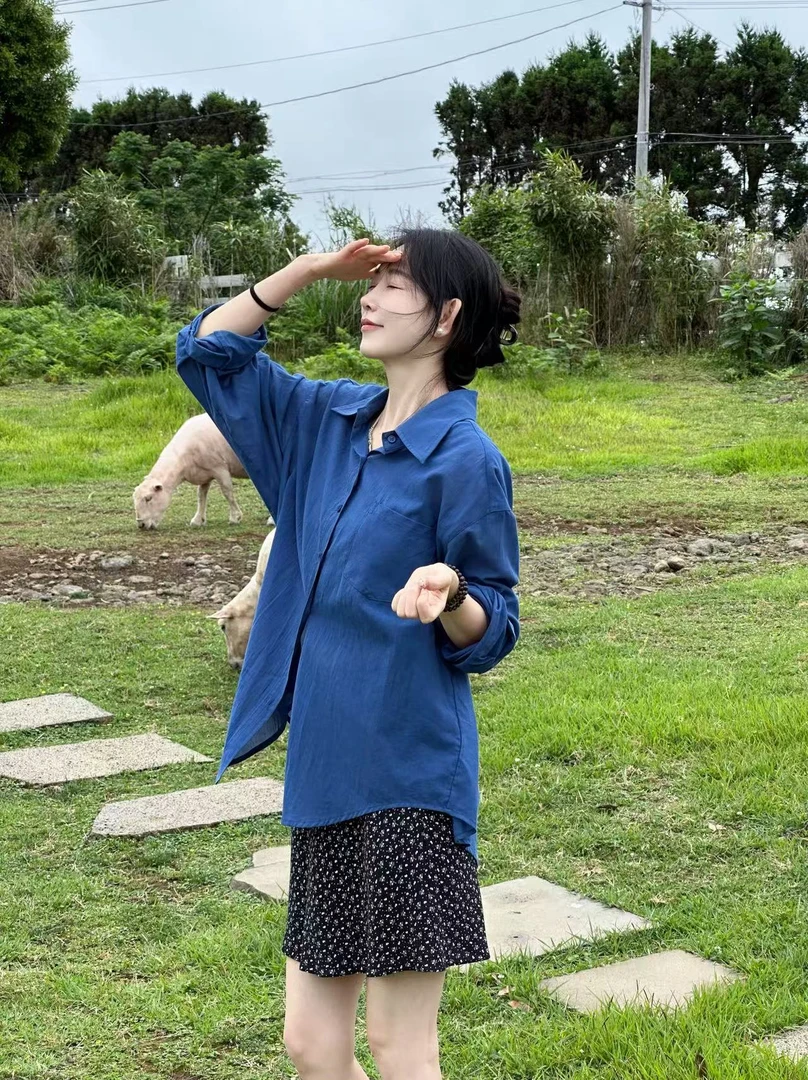 OUDO鸥纪蓝色翻领贴袋休闲衬衫女