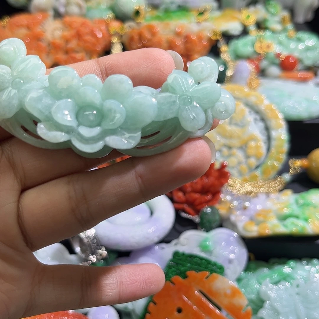 颈饰未镶嵌翡翠待编织