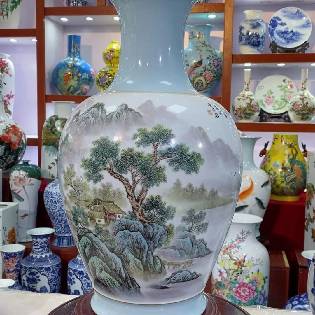 瓶粉彩山水鱼尾瓶