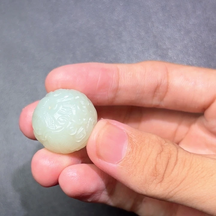 杜***三未镶嵌和田玉挂件