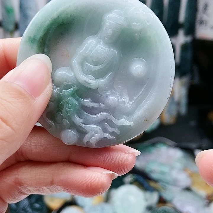 颈饰足铂镶嵌翡翠翡翠