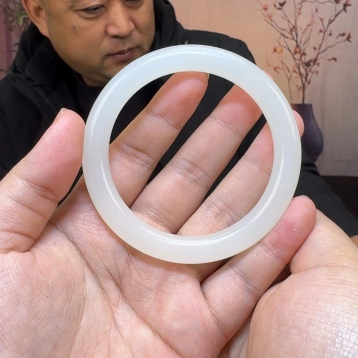 亲***树蛇纹石玉未镶嵌手镯