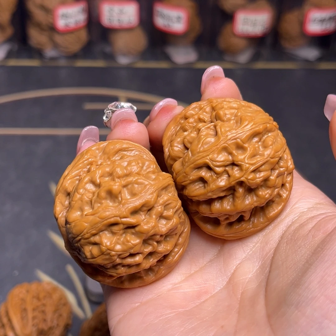 文玩核桃吊坠红锦鲤46