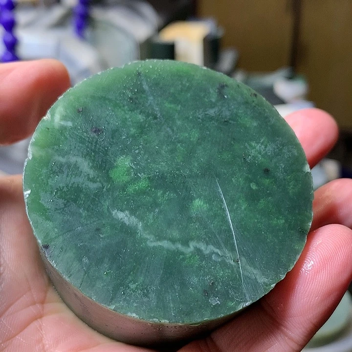 颈饰未镶嵌和田玉（糖玉）刀*