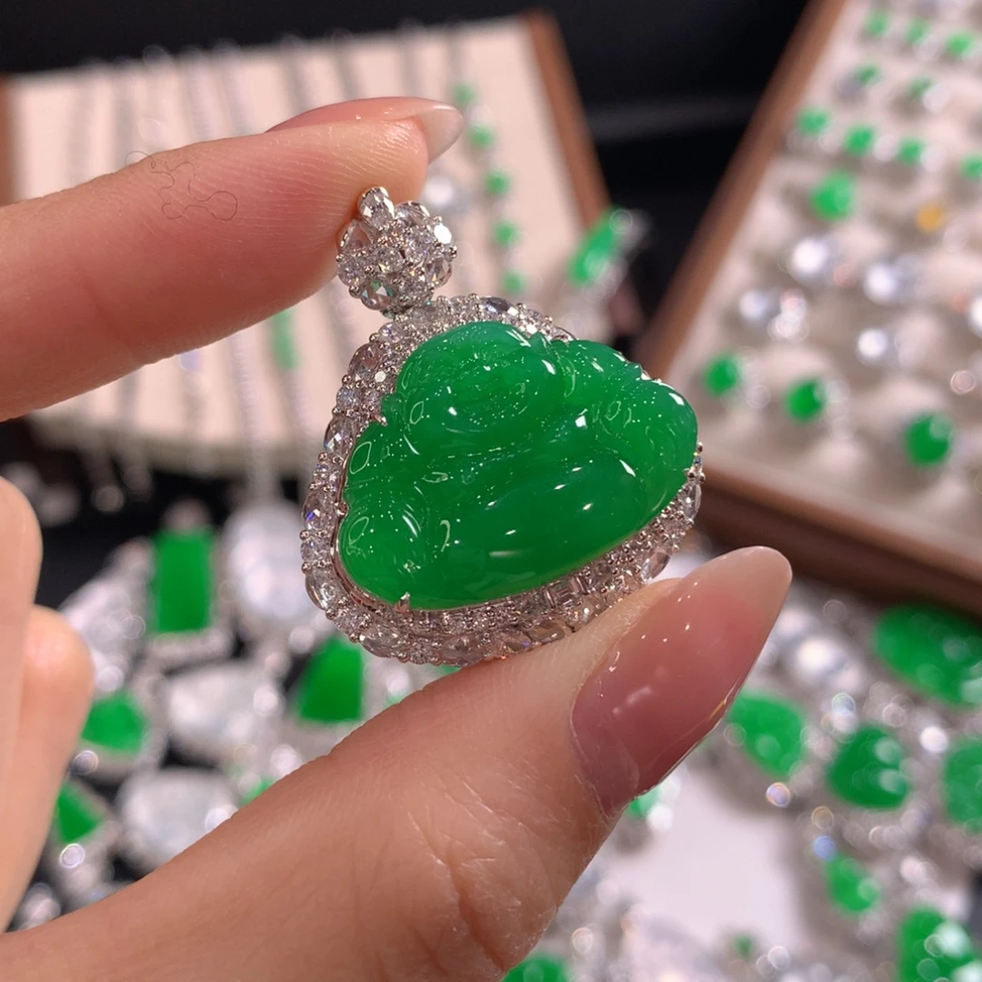 翡翠18K金镶嵌颈饰佛公