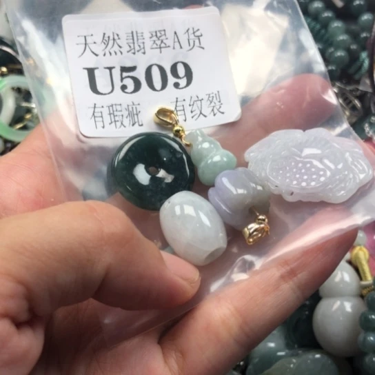 翡翠未镶嵌颈饰翡翠