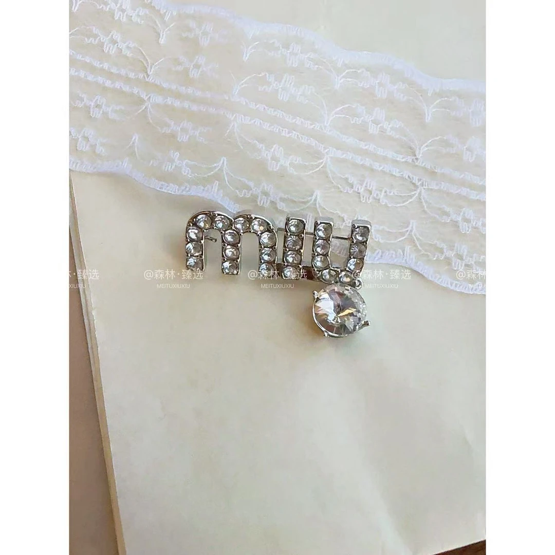 合金硅胶胸针 铜合金 J-150【字母胸针】