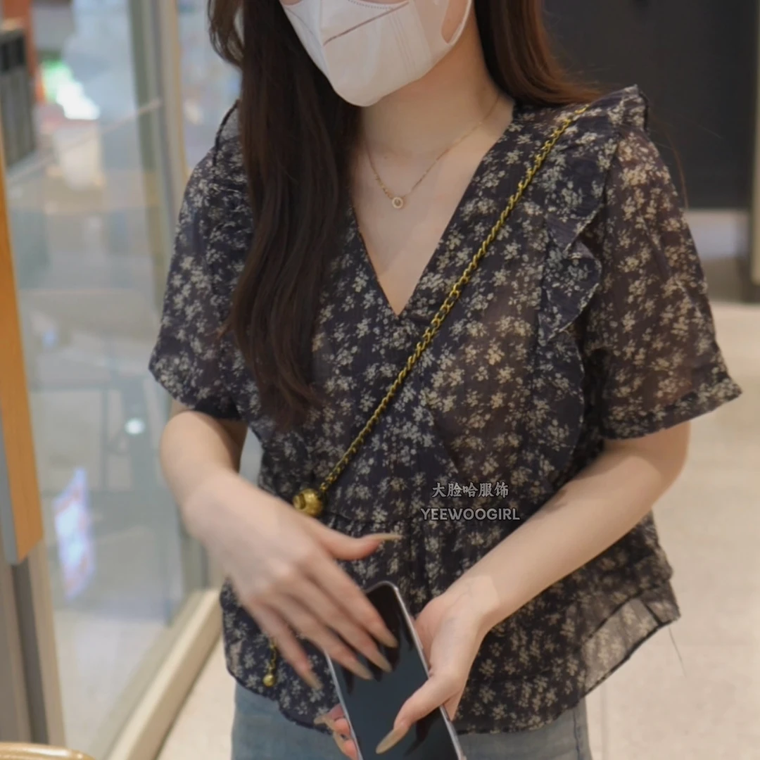 【大脸哈】法式碎花短袖衬衫女2025夏新款洋气设计感减龄V领小衫