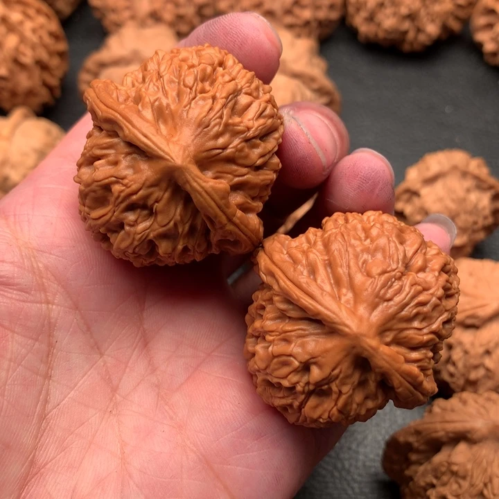 文玩核桃吊坠家*和狮子头