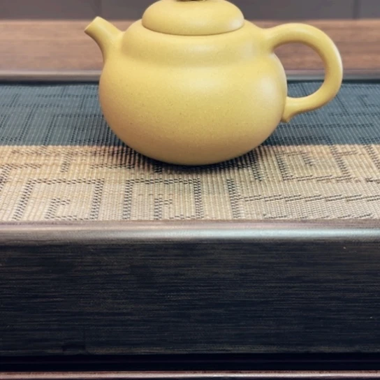 茶壶紫砂黄龙山原矿大水潭本绿半手工（150 cc）