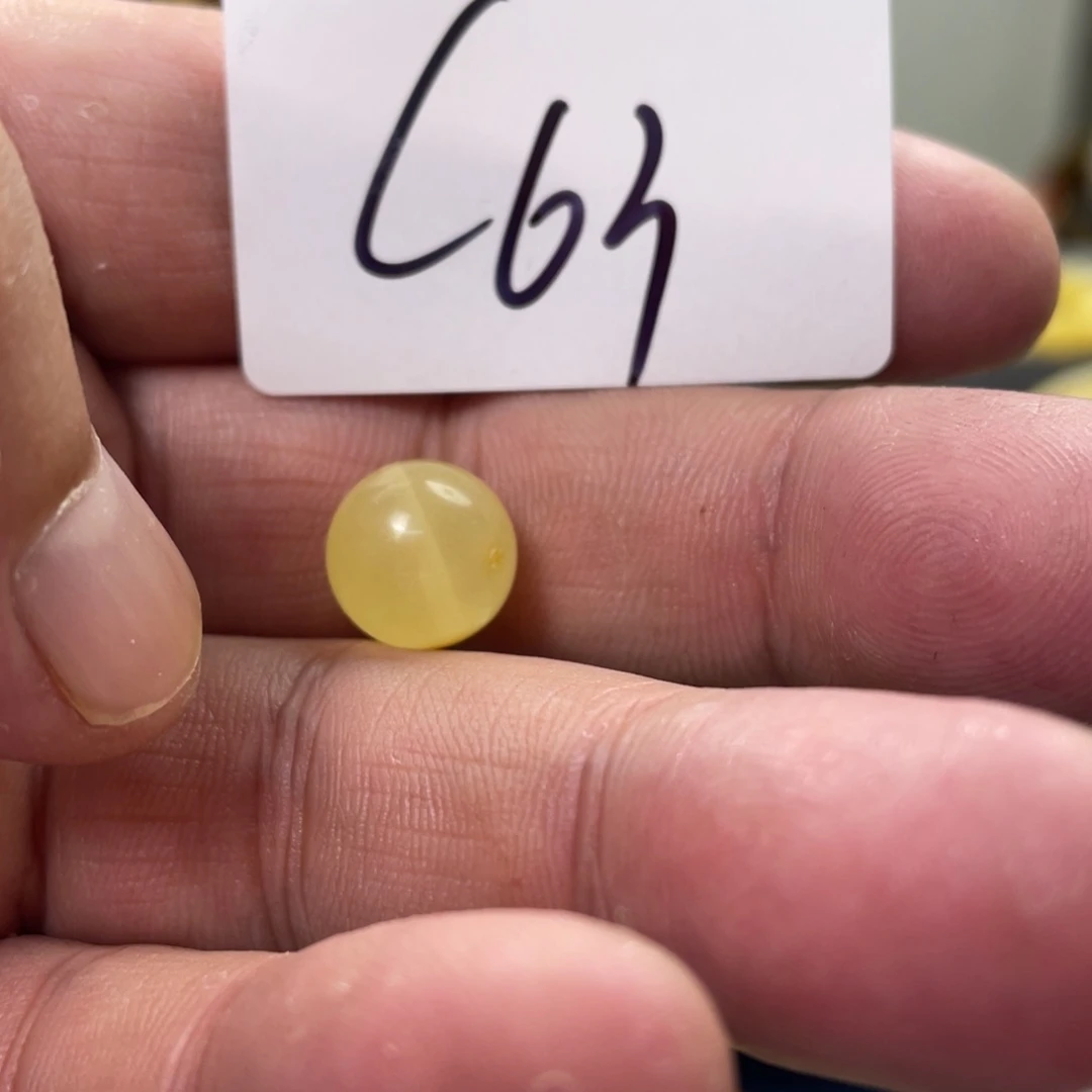 未镶嵌琥珀手链多样性发，发其中一件