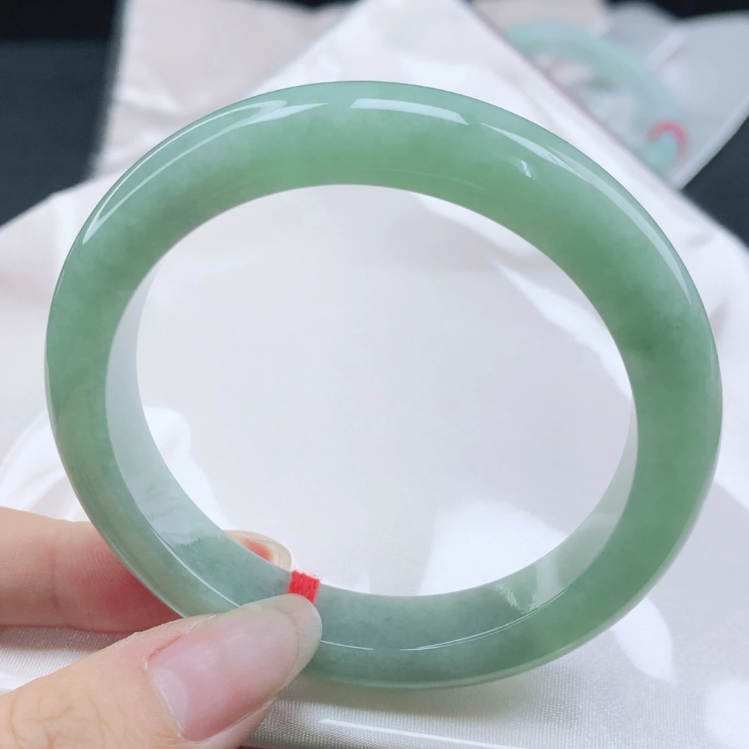 翡翠未镶嵌手镯缅甸58.5细腻果绿正圈