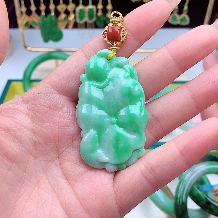 翡翠颈饰银S925镶嵌翡翠