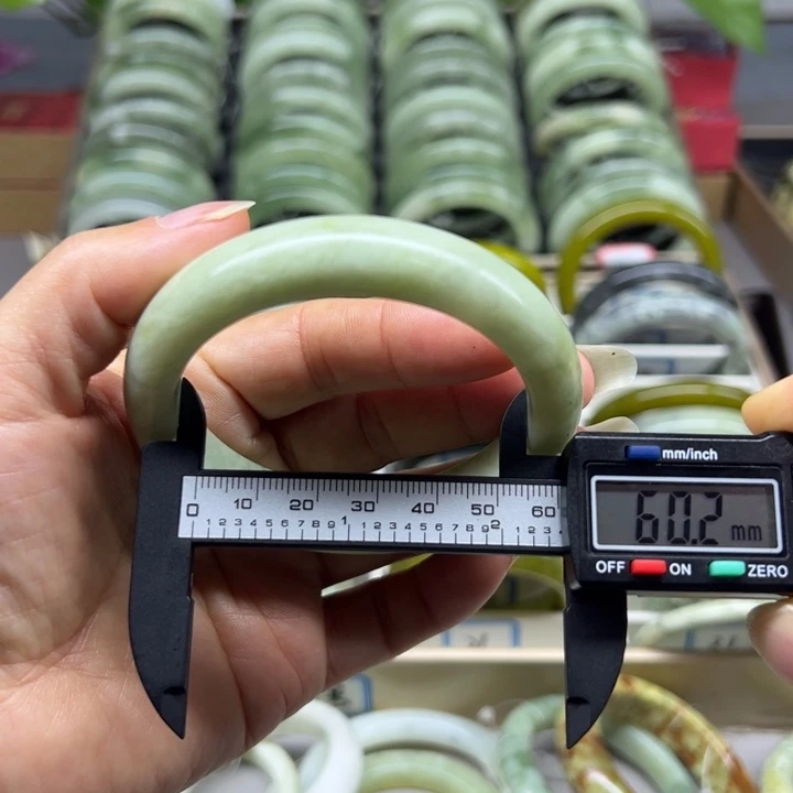 蛇纹石玉未镶嵌手镯37