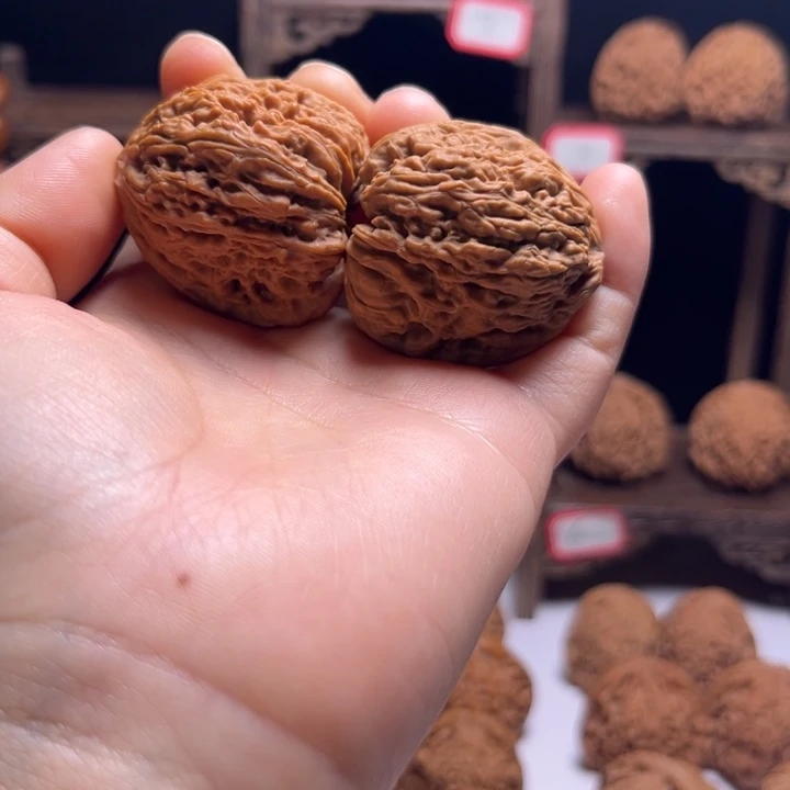 文玩核桃把件松*南疆石狮子头有色差