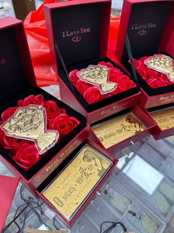 母亲节玫瑰花束片永生手捧花摆件生日礼物送女友母亲节礼物实用