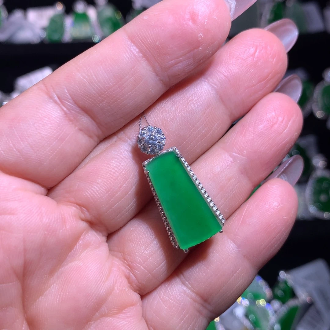 【闪购商品】颈饰银S925镶嵌翡翠天然翡翠