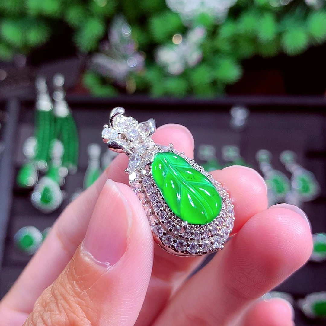 颈饰未镶嵌翡翠天然