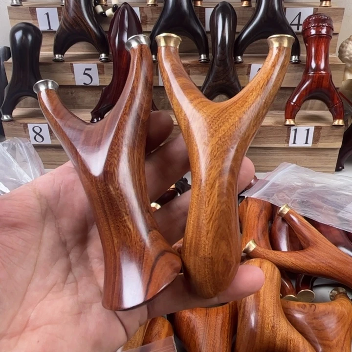 快压沙漠铁翘尾刀锋和快压沙漠铁火蓝刀锋