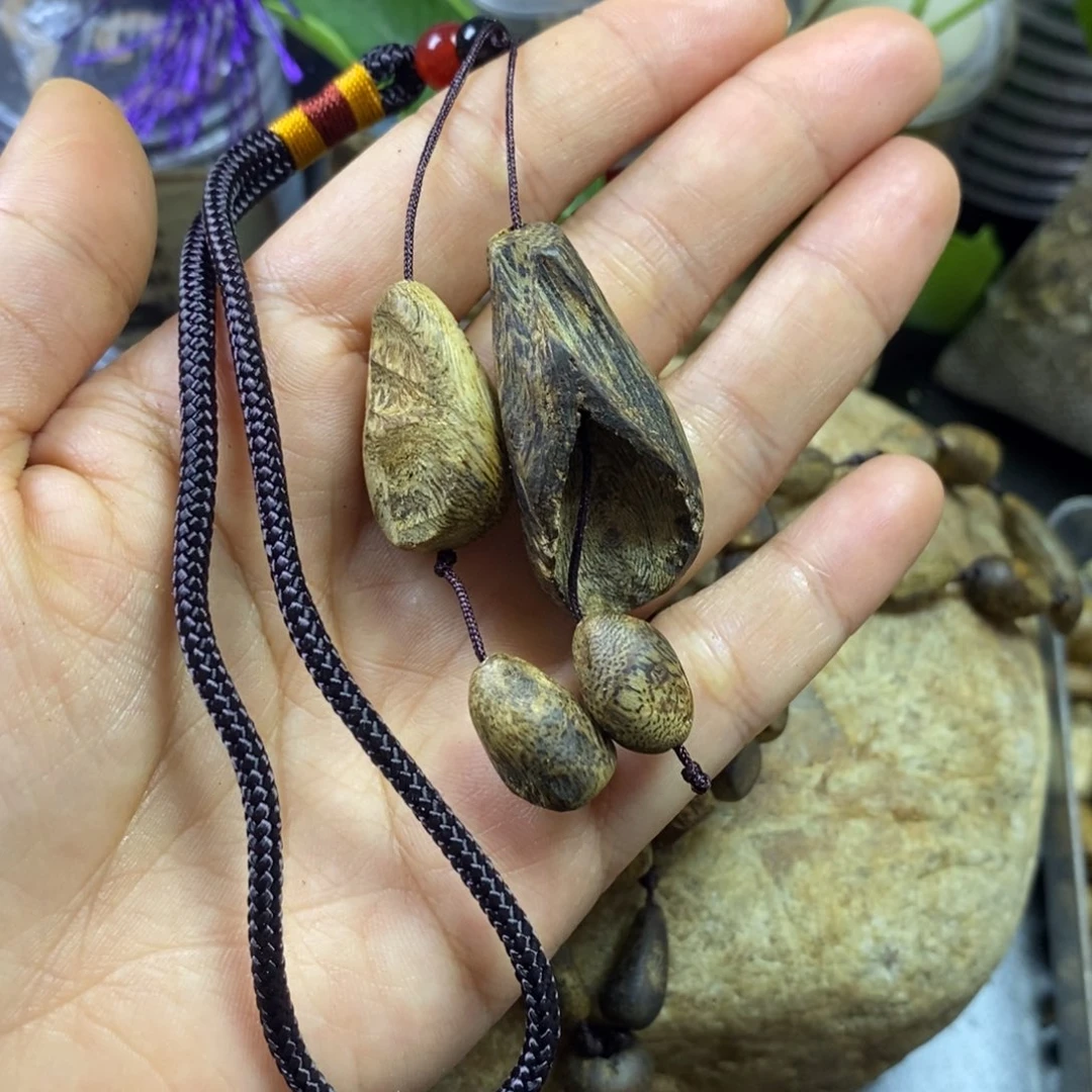 沉香奇楠沉香随形树丁挂坠