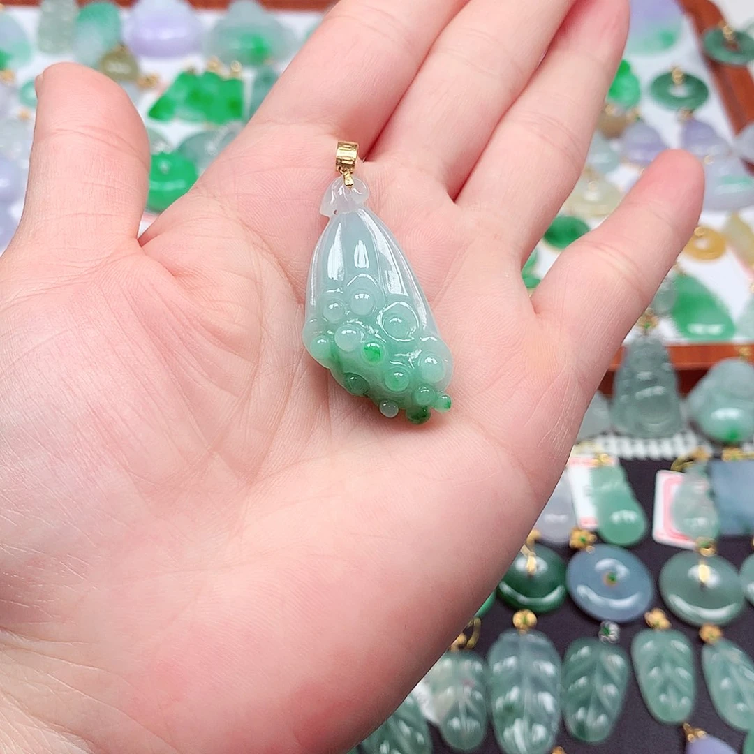 翡翠18K金镶嵌颈饰天然翡翠A货