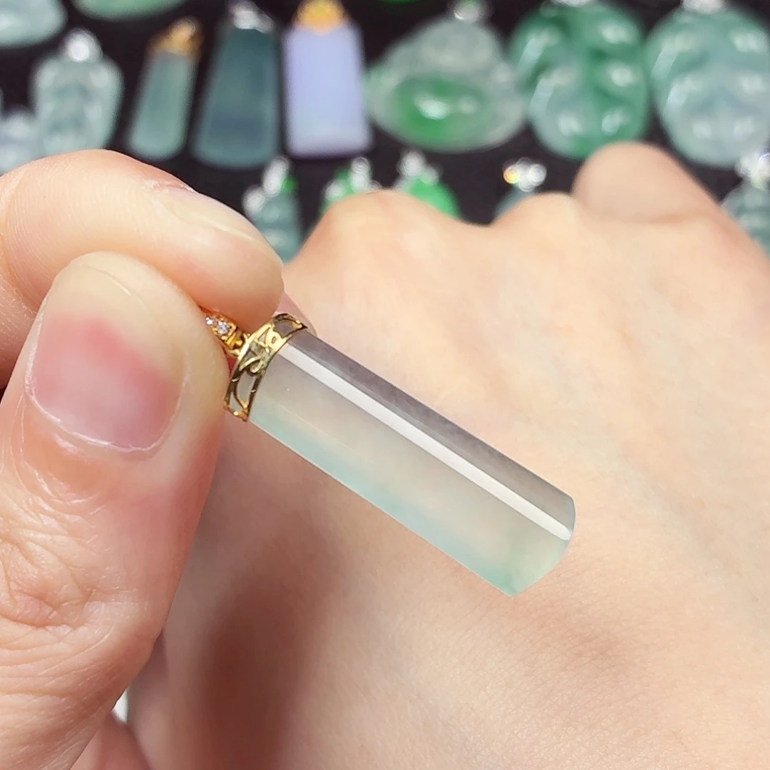 翡翠18K金镶嵌颈饰平安牌27.6mm-8.9mm-3.8mm